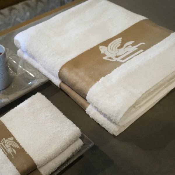 Dafne Bath Towel - Image 3