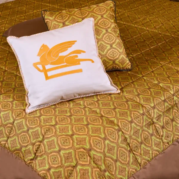 Tie Quilted Bedcover W/Edge - Image 3