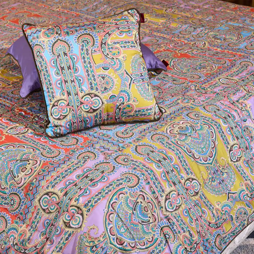 MULTICOLORCHAINQUILTEDBEDCOVERALLOVER1