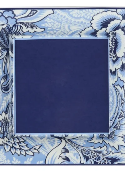 Blue and white decorative tray in Italian pattern
